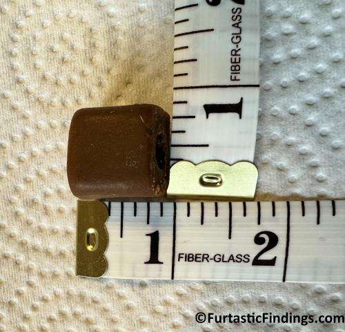 size of milkbone pill pouches measures approximately 1 inch squared